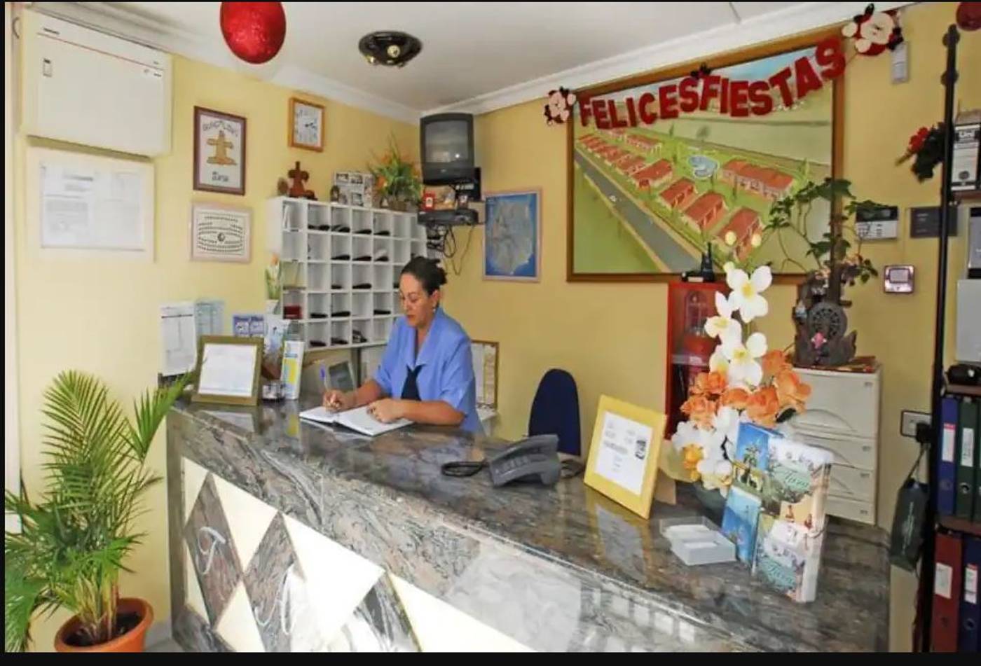 Tara-Bungalows-Lobby-17