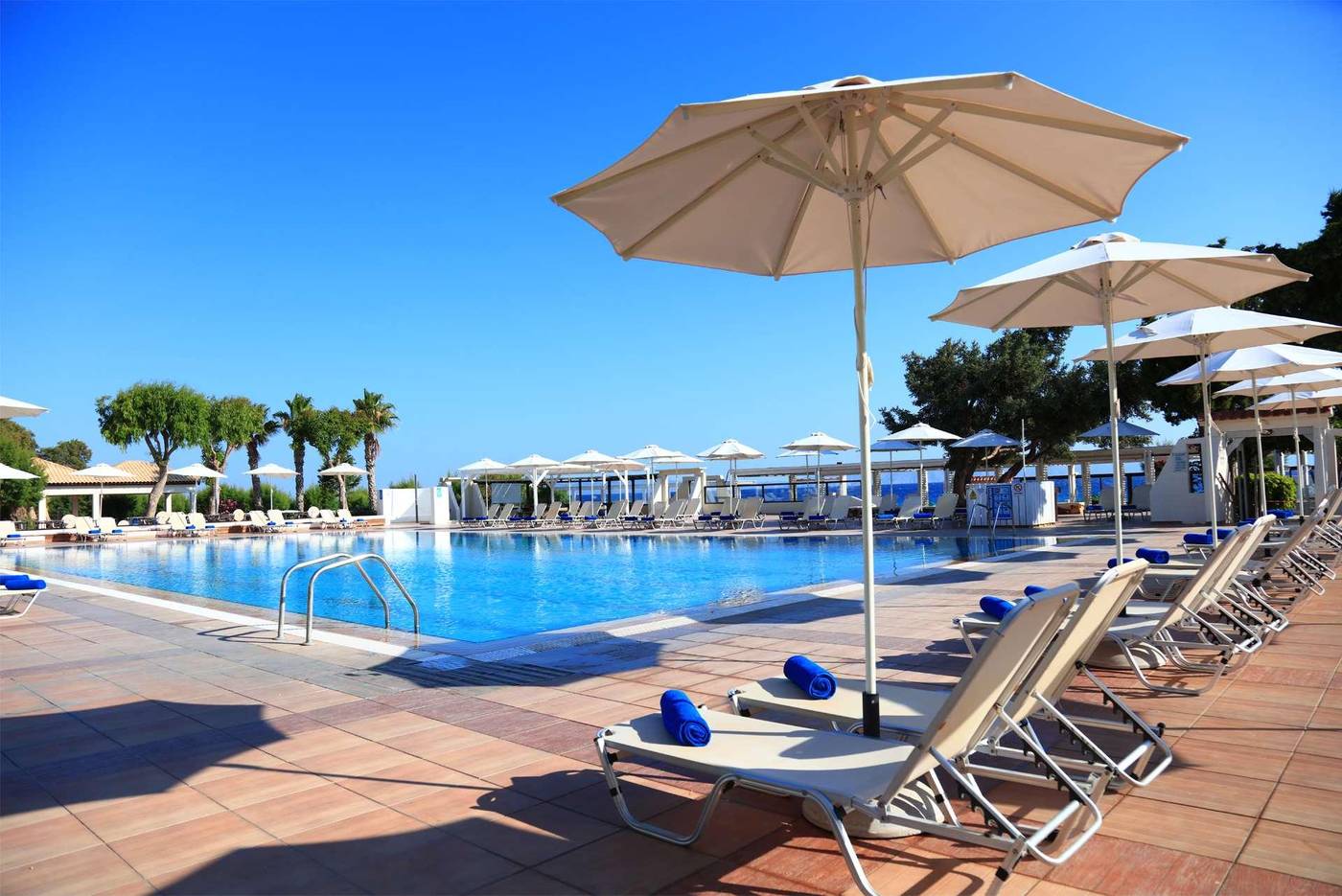 Labranda-Blue-Bay-Resort-Pool-11