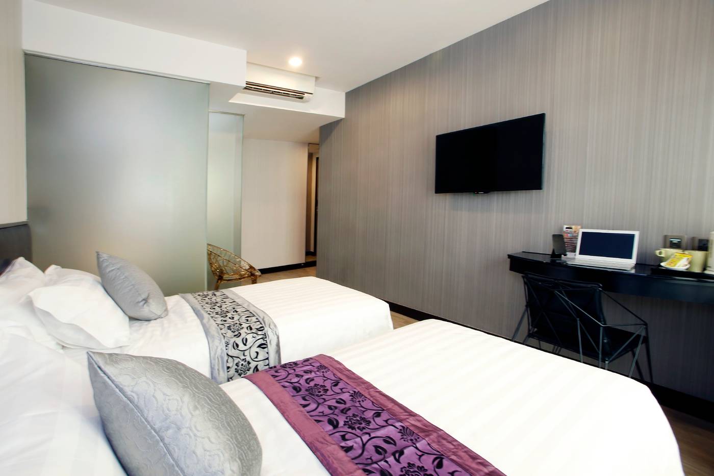 M1-Hotel-North-Point-Room-3