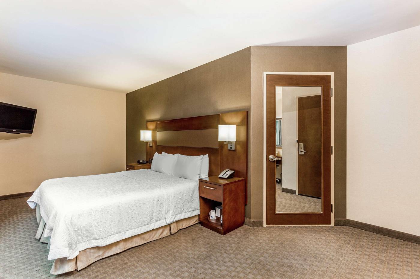 Hampton-Inn-Manhattan-Grand-Central-Room-16