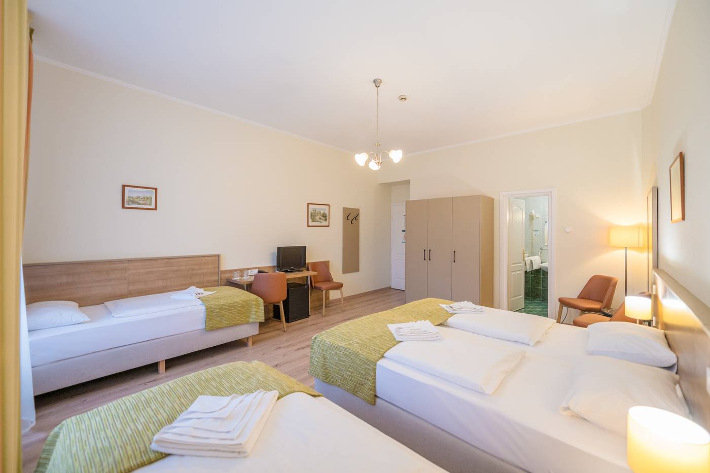 Baross-City-Hotel---Budapest-Room-20