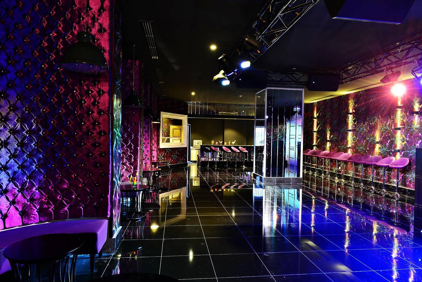 Azura-Deluxe-Resort---SPA-Hotel-Bar-36