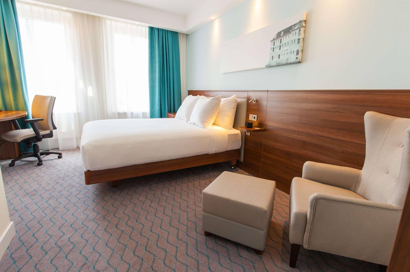 Hampton-By-Hilton-Amsterdam-City-Centre-East-Room-26
