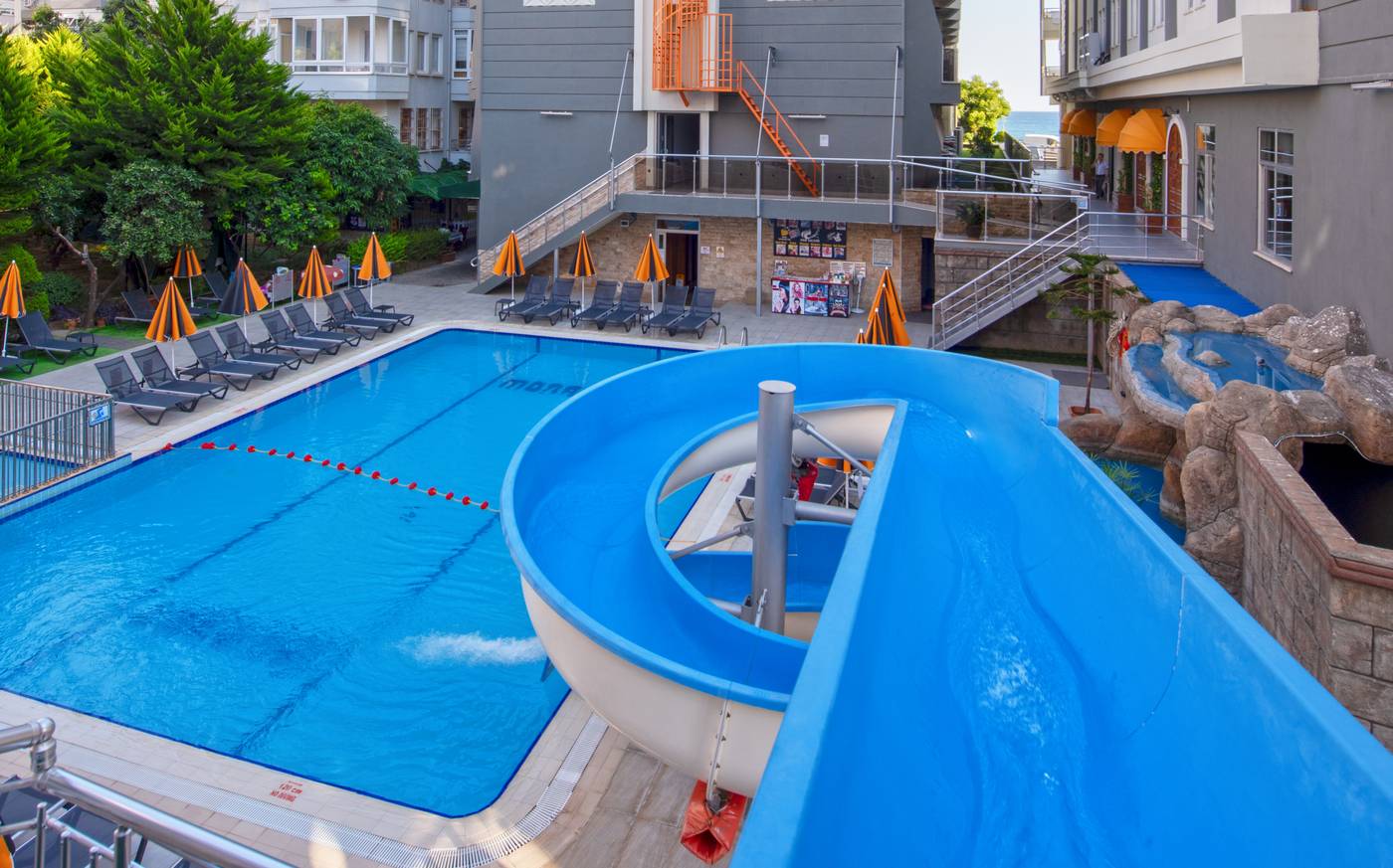 Monart-City-Hotel-Pool-1
