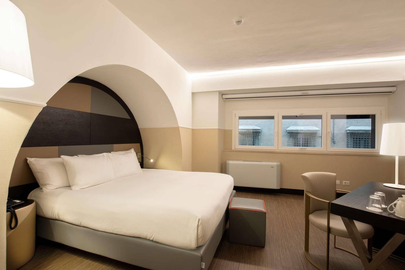 Cosmopolita-Hotel-Rome--Tapestry-Collection-by-Hil-Room-40