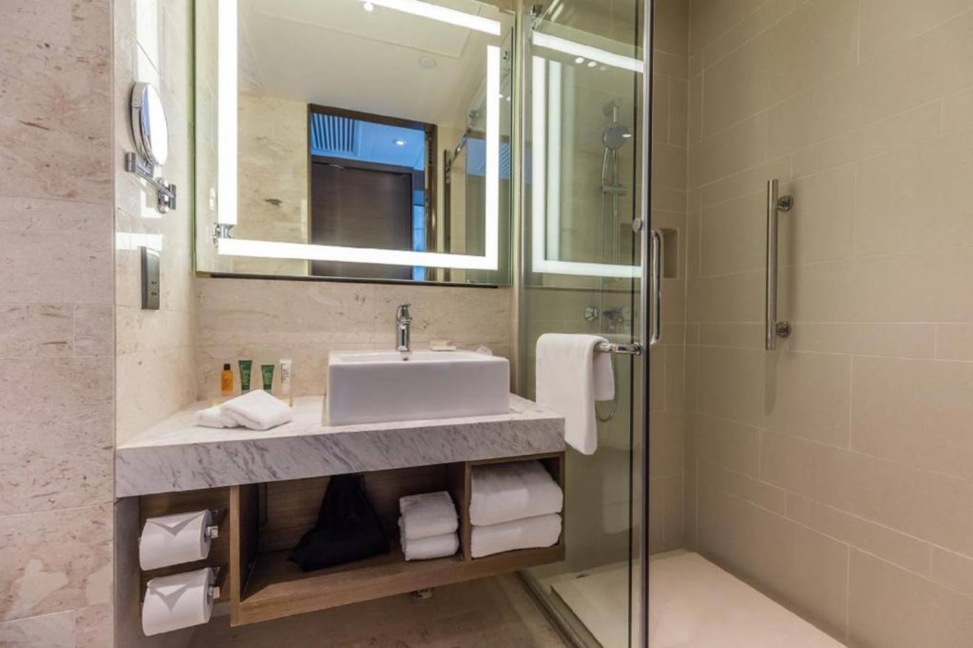 Hilton-Garden-Inn-Hong-Kong-Mongkok-Room-17