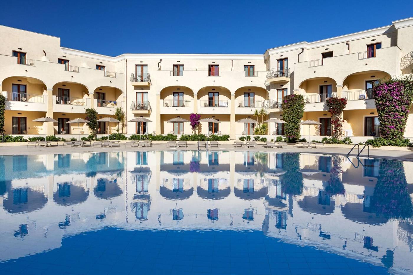 Blu-hotel-Morisco-Pool-5