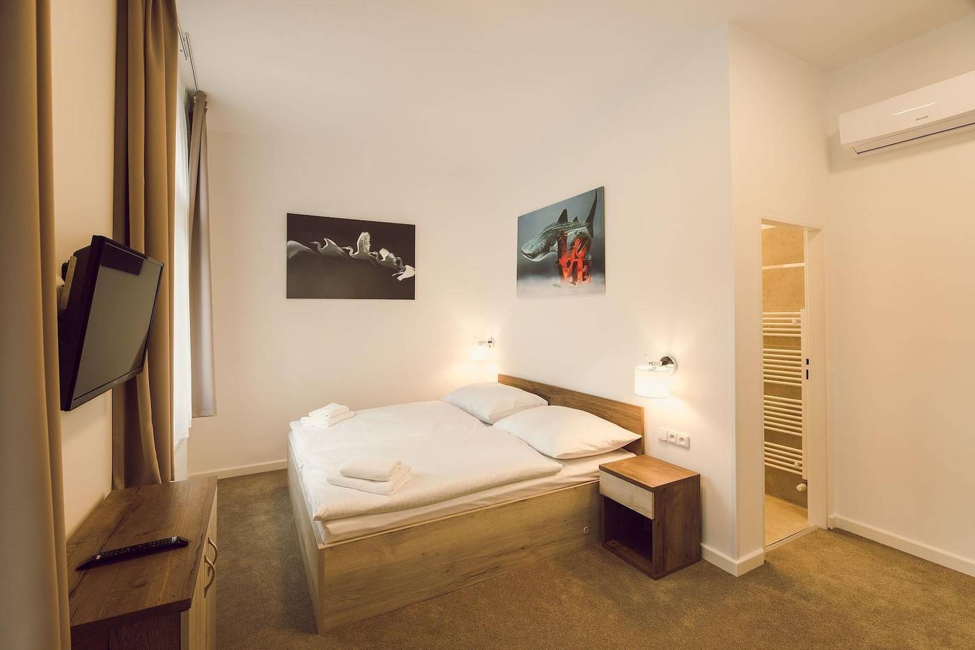 King-s-Residence-Room-7