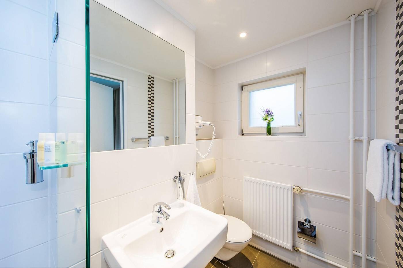 Lindemann-Hotel-Fjord-Room-27