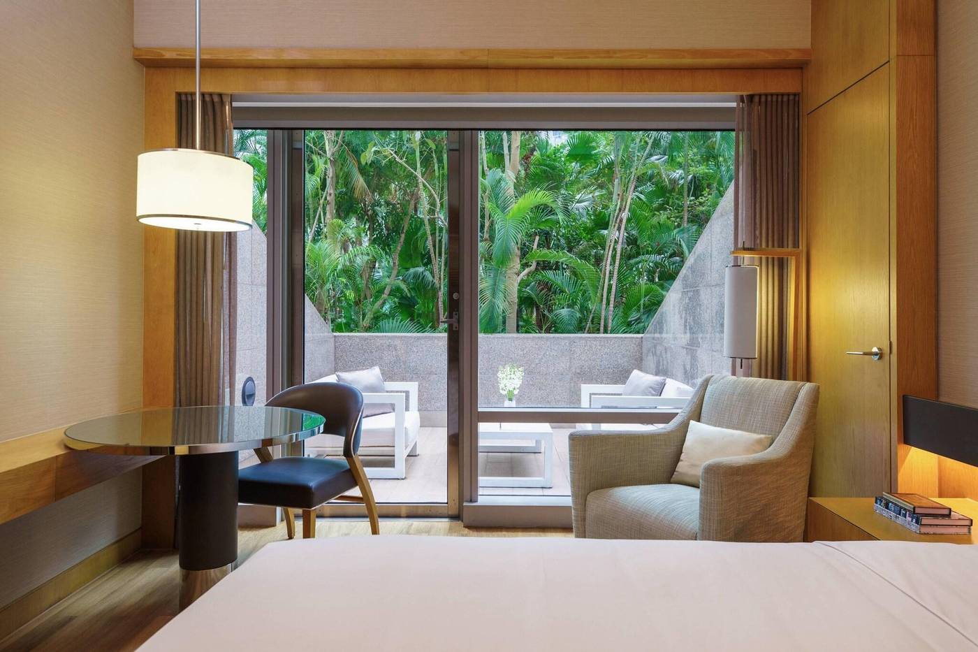 Renaissance-Hong-Kong-Harbour-View-Hotel-Room-8