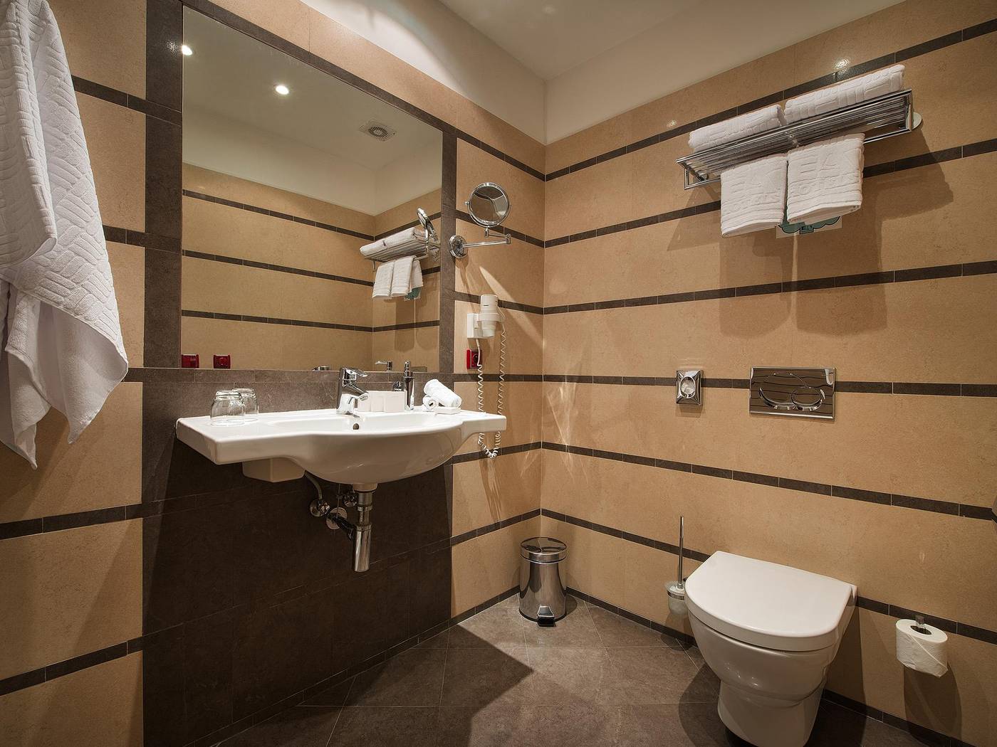 EA-Hotel-DownTown-Room-22