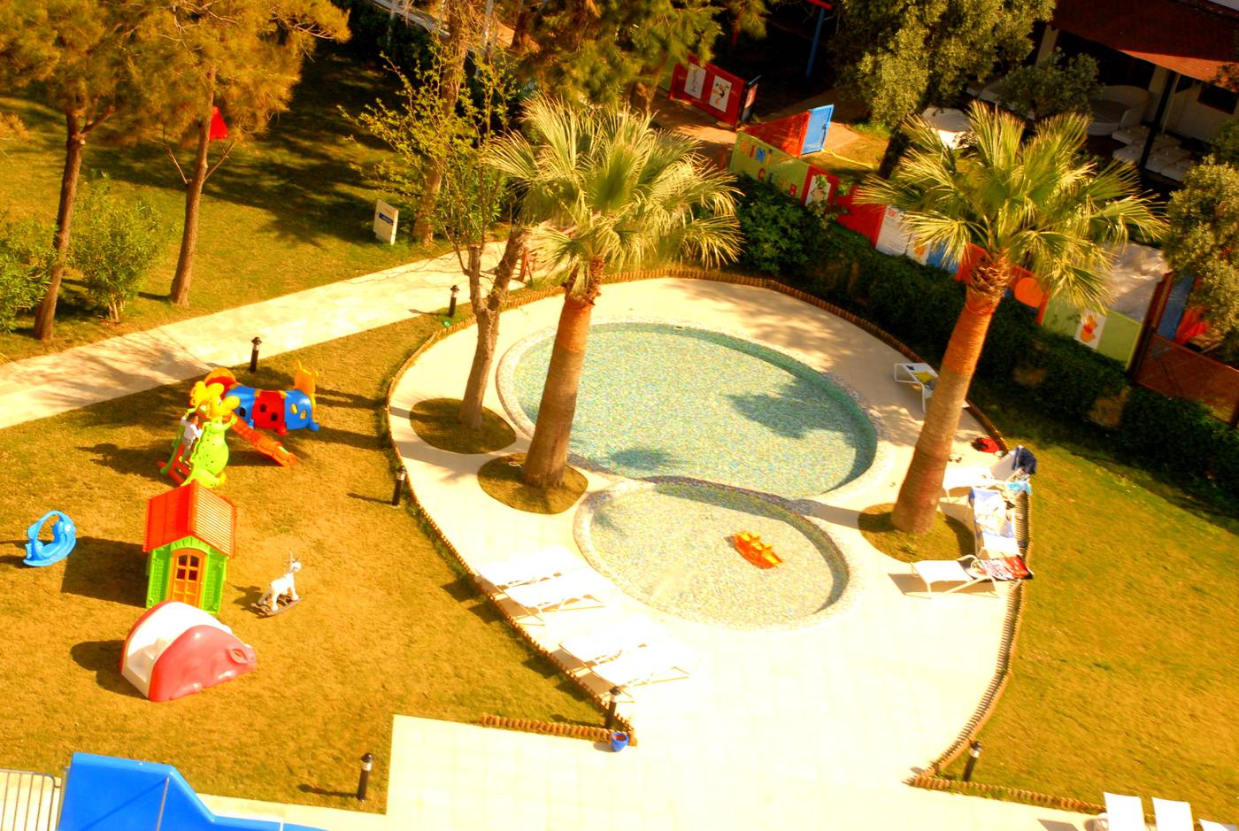 Le-Bleu---Hotel-Resort-Pool-52