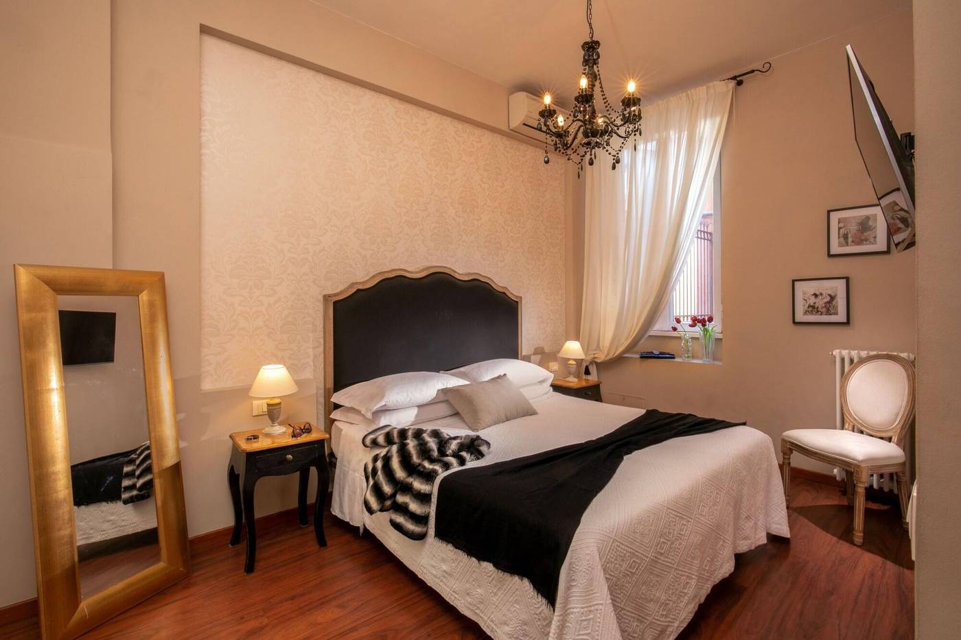 Avignonesi-Suites---Daplace-Collection-Room-14