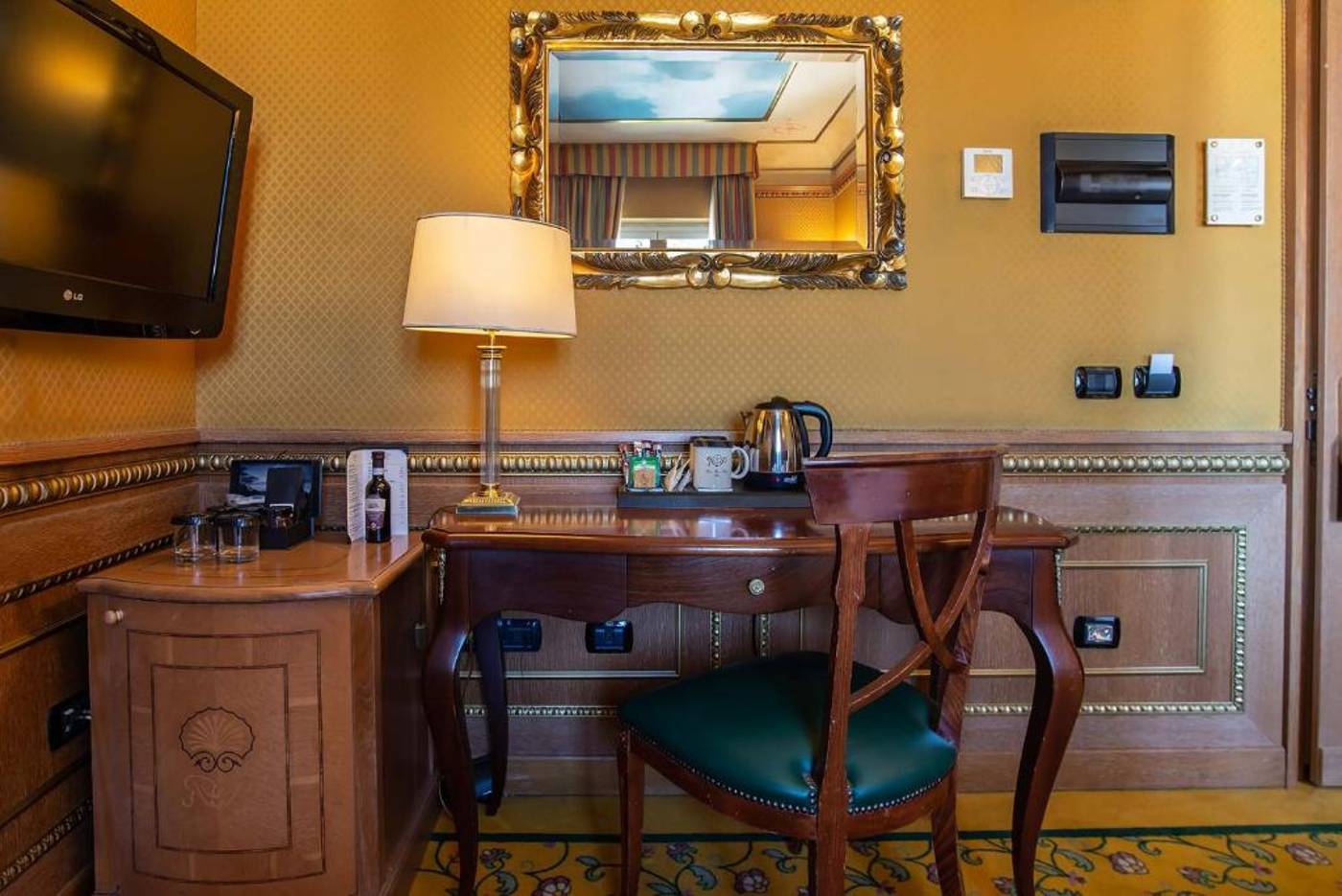 Hotel-River-Palace-Room-38