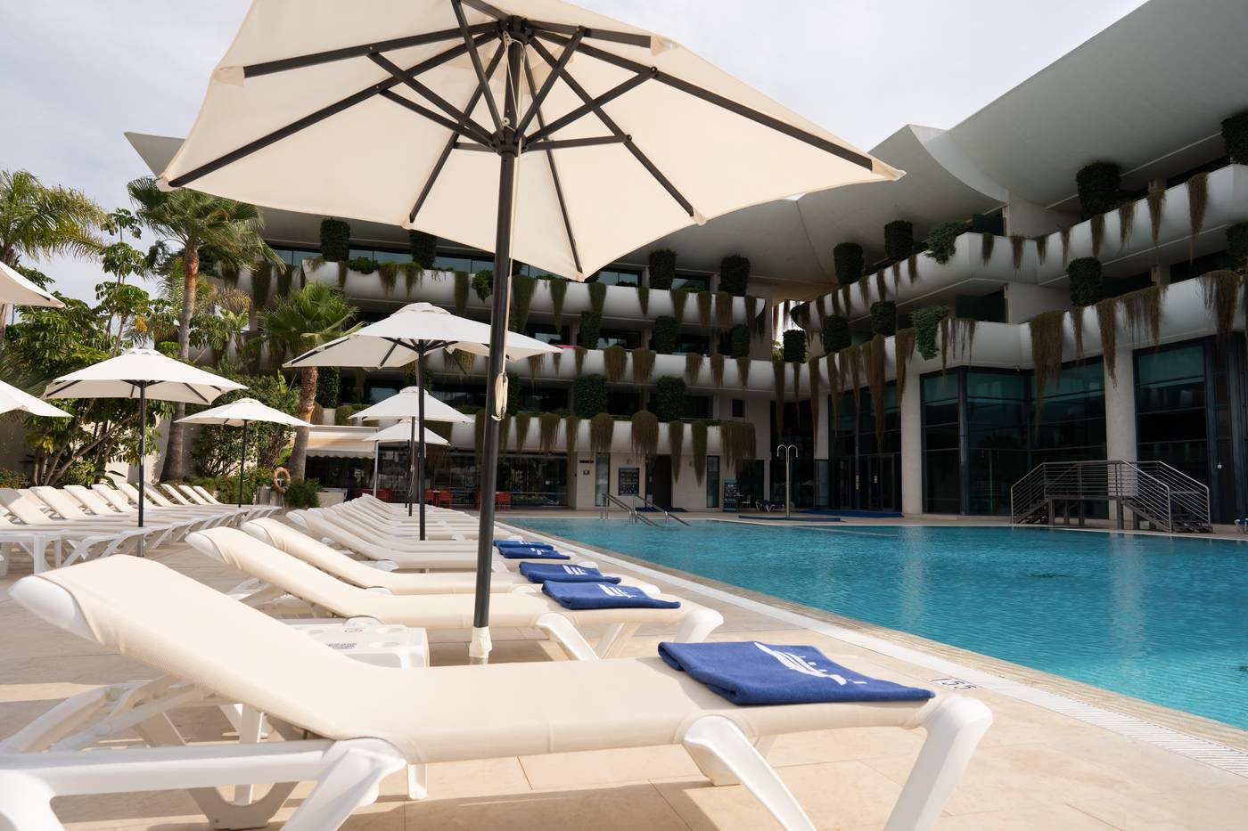 Deloix-Aqua-Center-Hotel-Pool-7