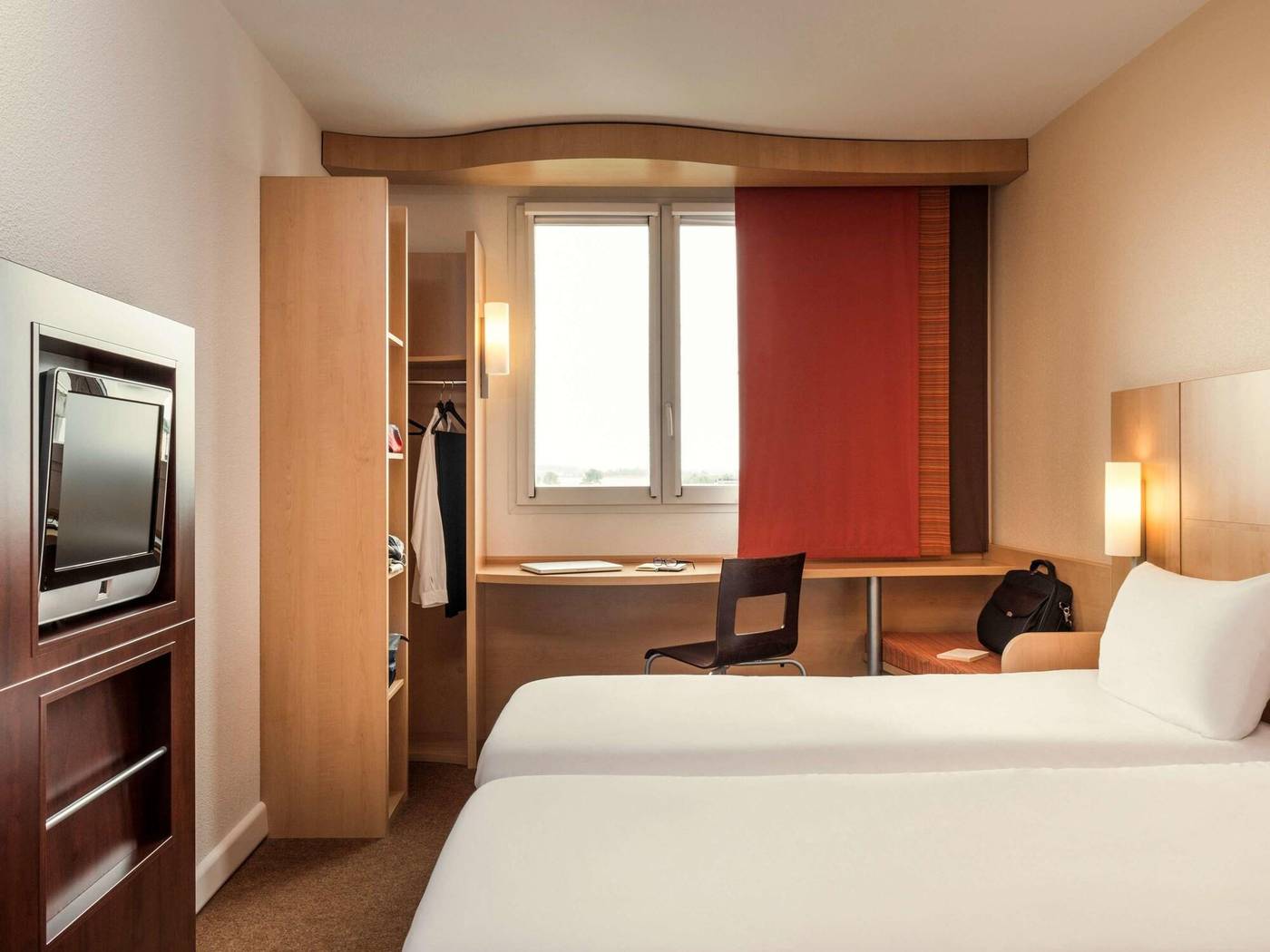 Ibis-Marne-la-Vallee-Val-d-Europe-Room-8
