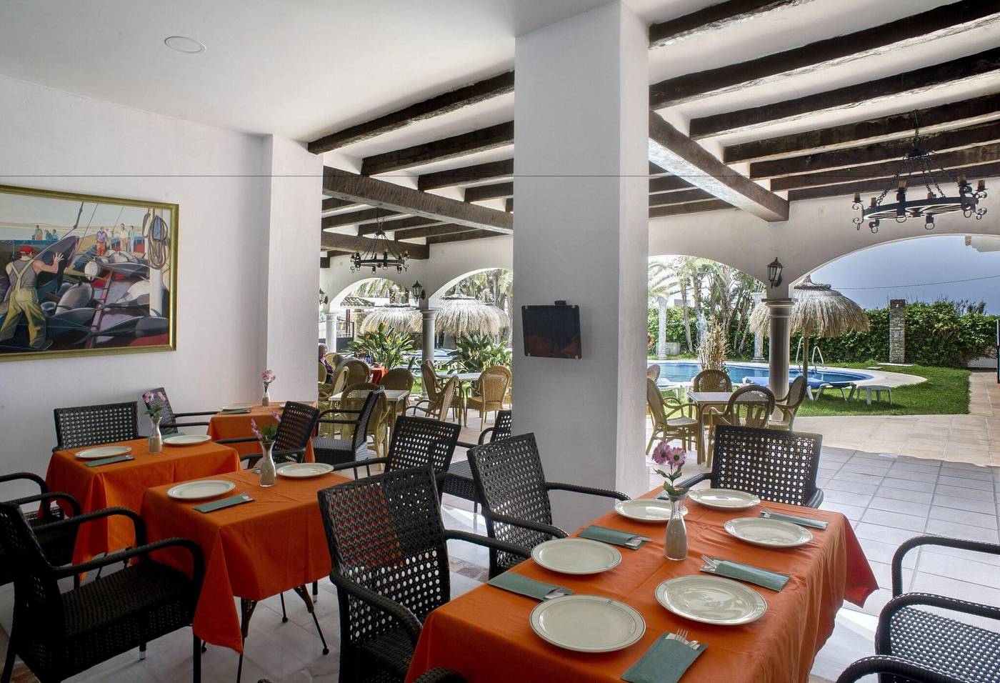 Hotel-Pozo-Del-Duque-Bar-19