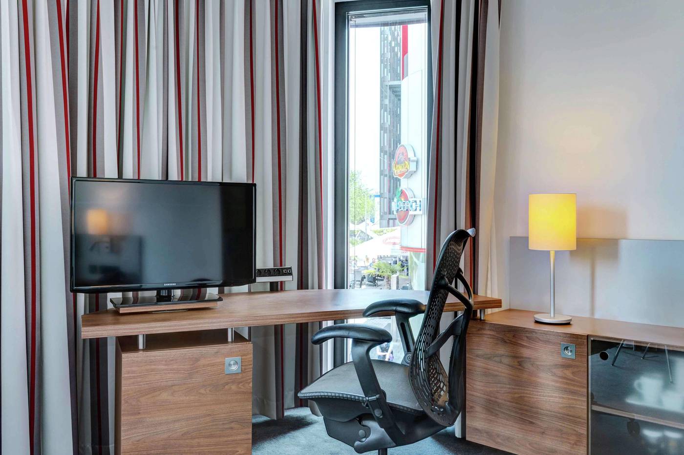 Hilton Garden Inn Stuttgart NeckarPark-Germany-STUTTGART-Room-9