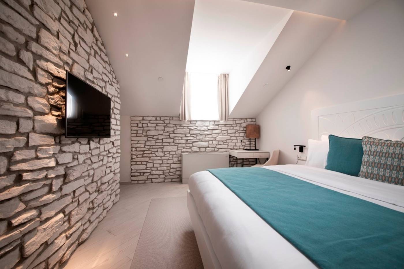 Lazure-Hotel---Marina-Room-54