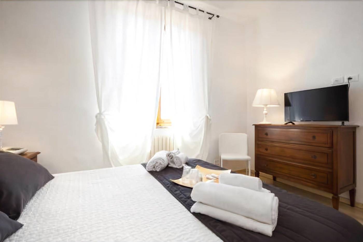 Hotel-Porta-Romana-Room-12