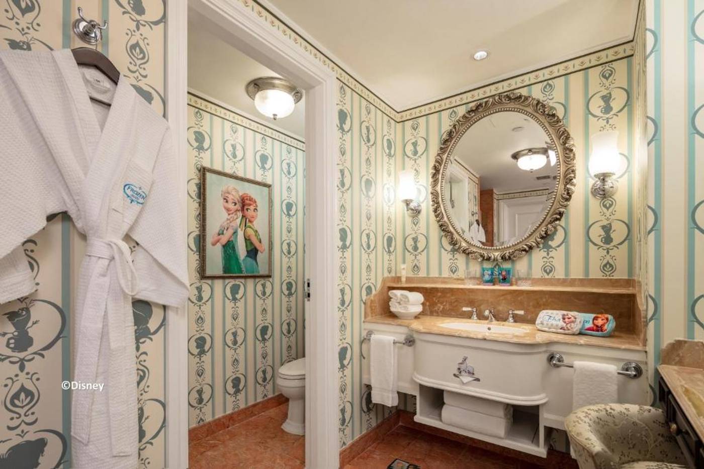 Hong-Kong-Disneyland-Hotel-Room-26