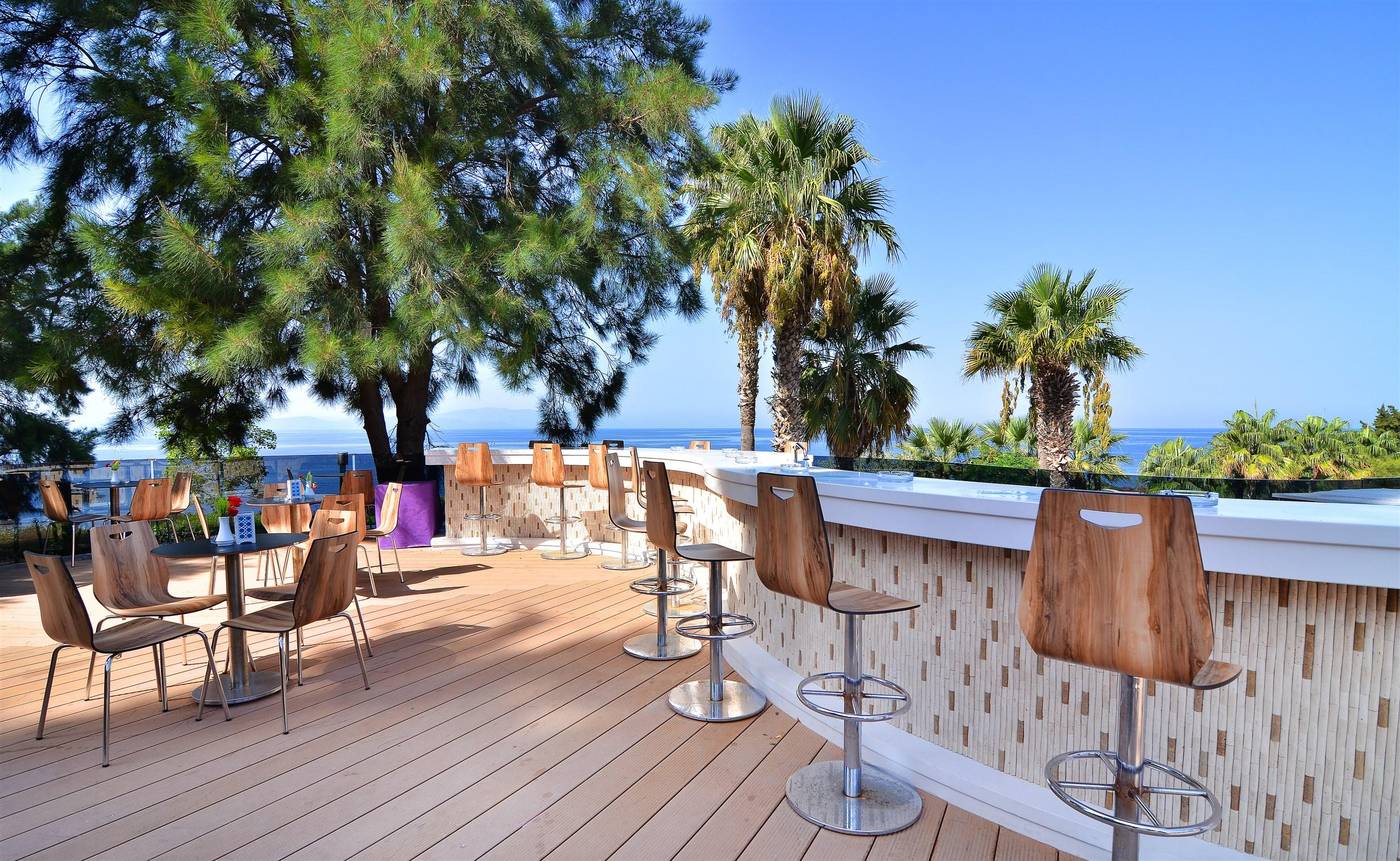 Grand-Blue-Sky-International-Bar-43