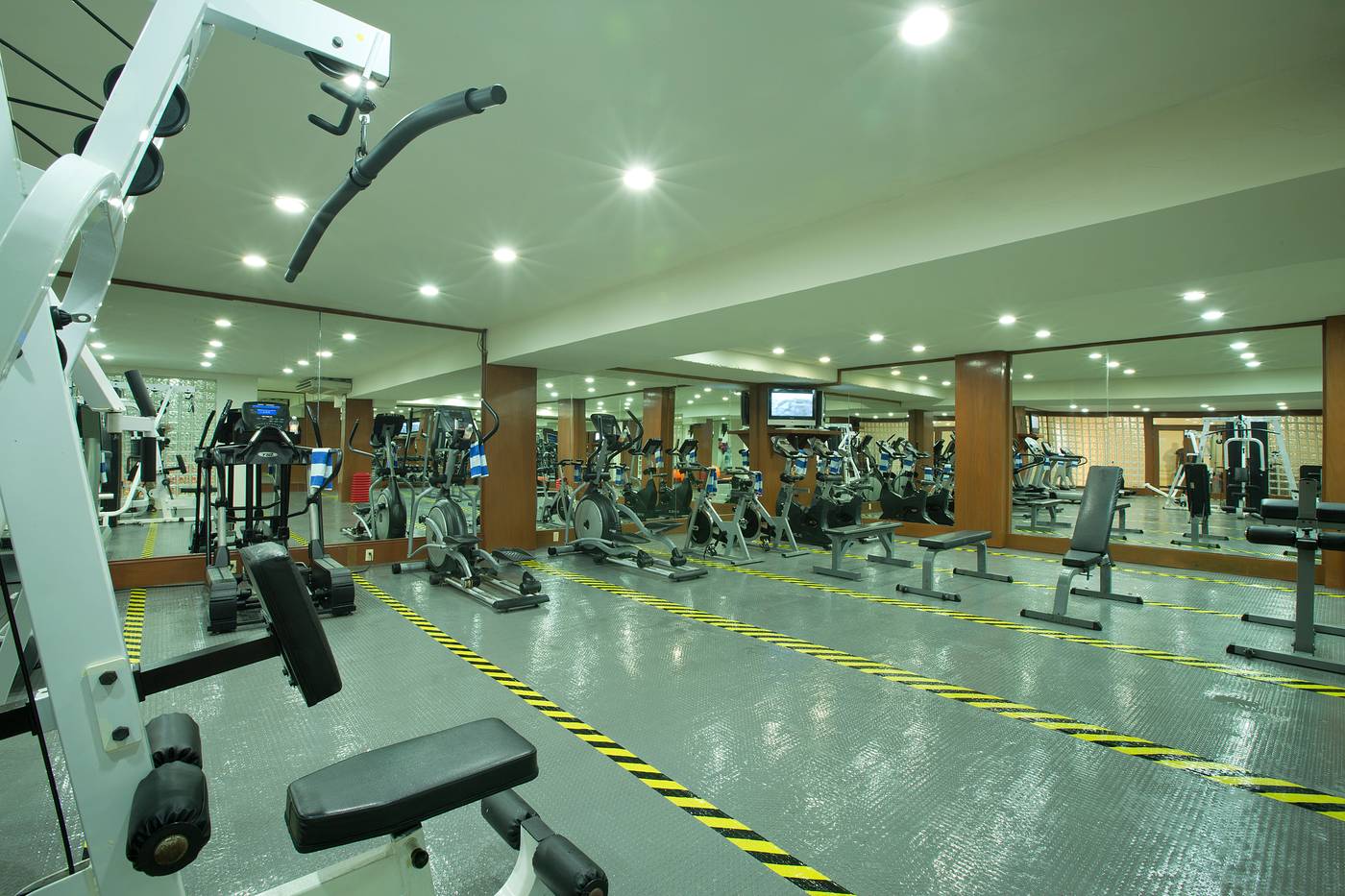 Golden-Parnassus-Resort--Adults-Only-All-Inclusive-Sports-and-Entertainment-59