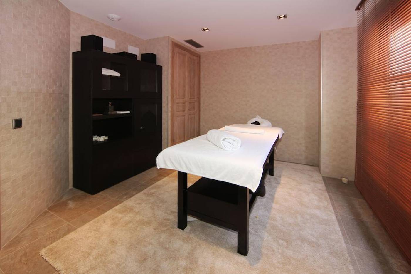 Hotel-Casa-Consistorial-Sports-and-Entertainment-28