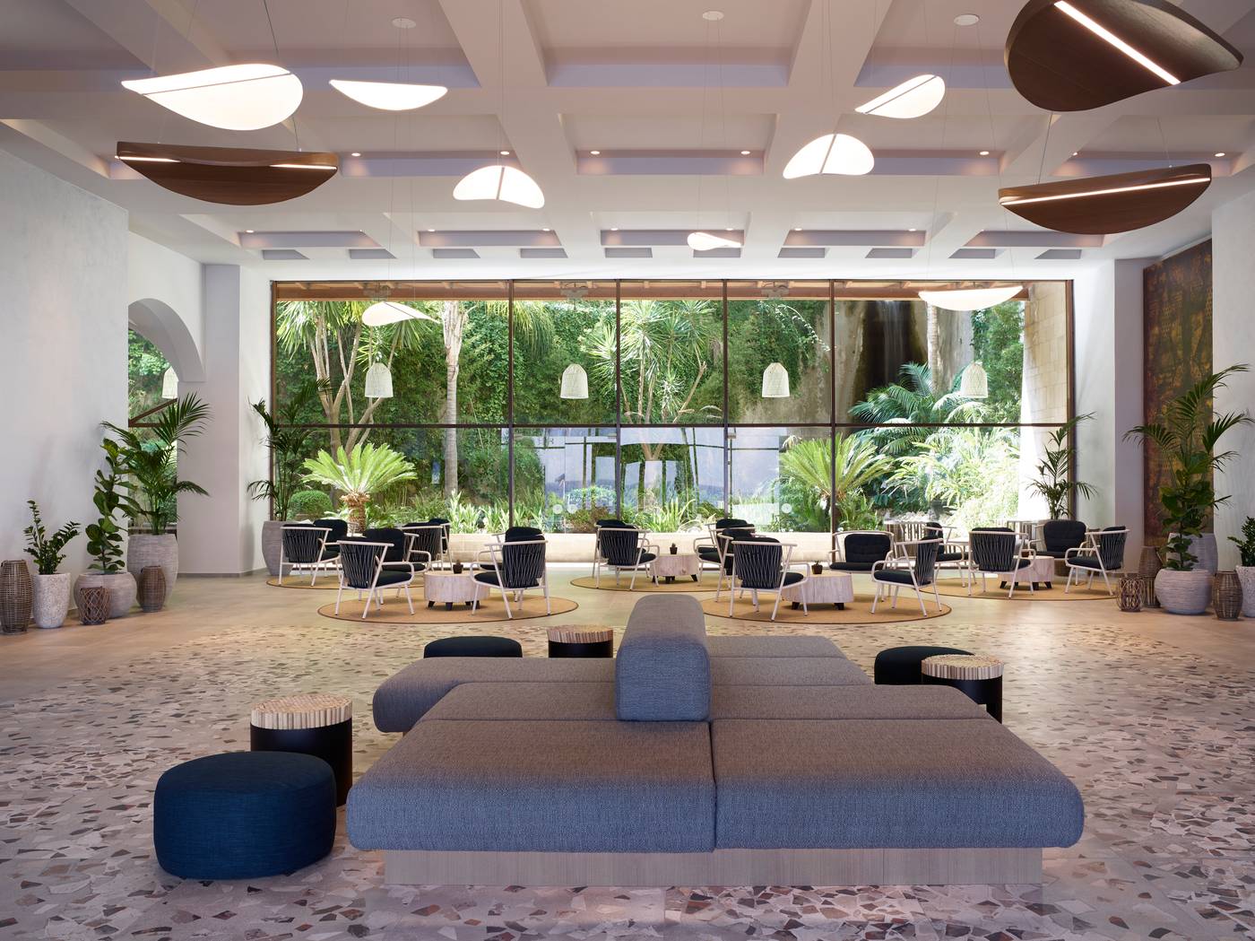 Amus-Hotel---Spa-Lobby-57