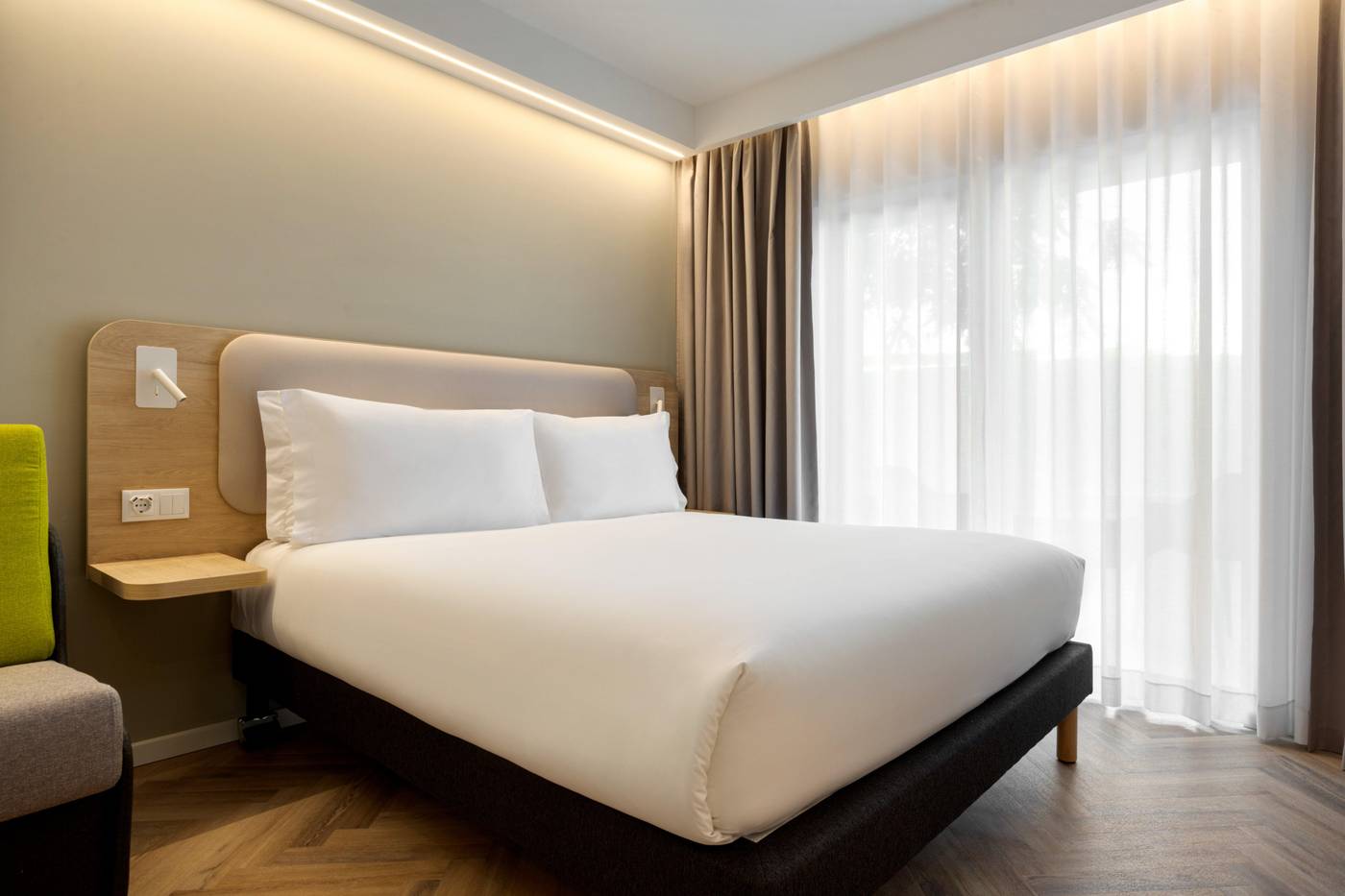 Holiday-Inn-Express-Evora-Room-14