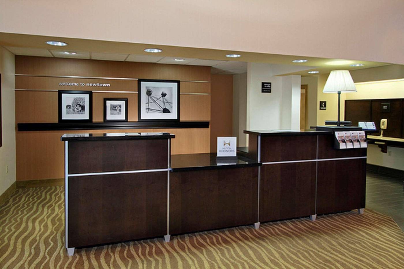 Hampton Inn & Suites Newtown-United States-YARDLEY-Lobby-3