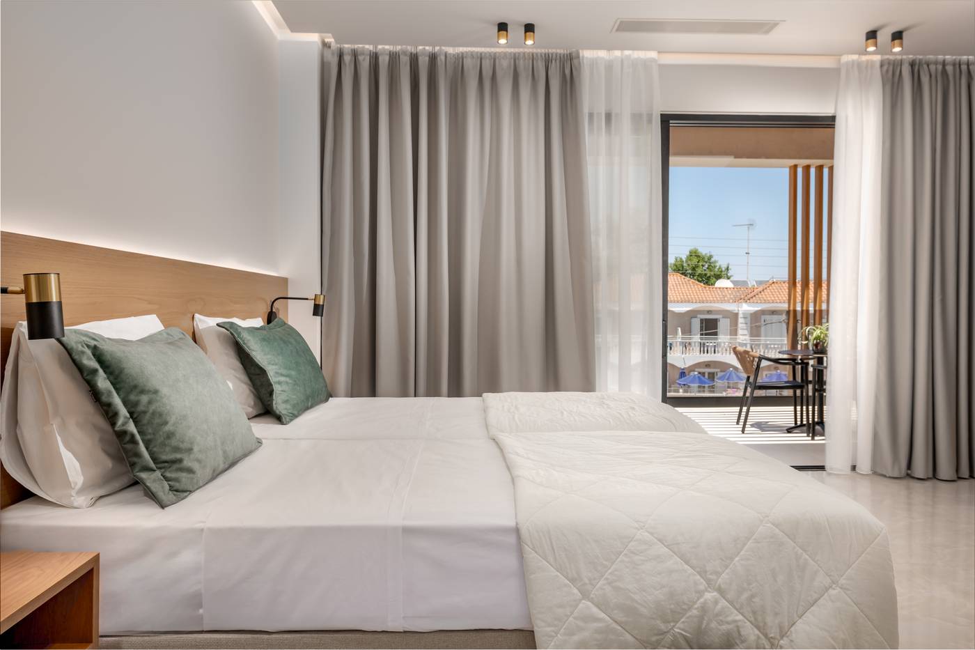 Canadian-Hotel-Room-17