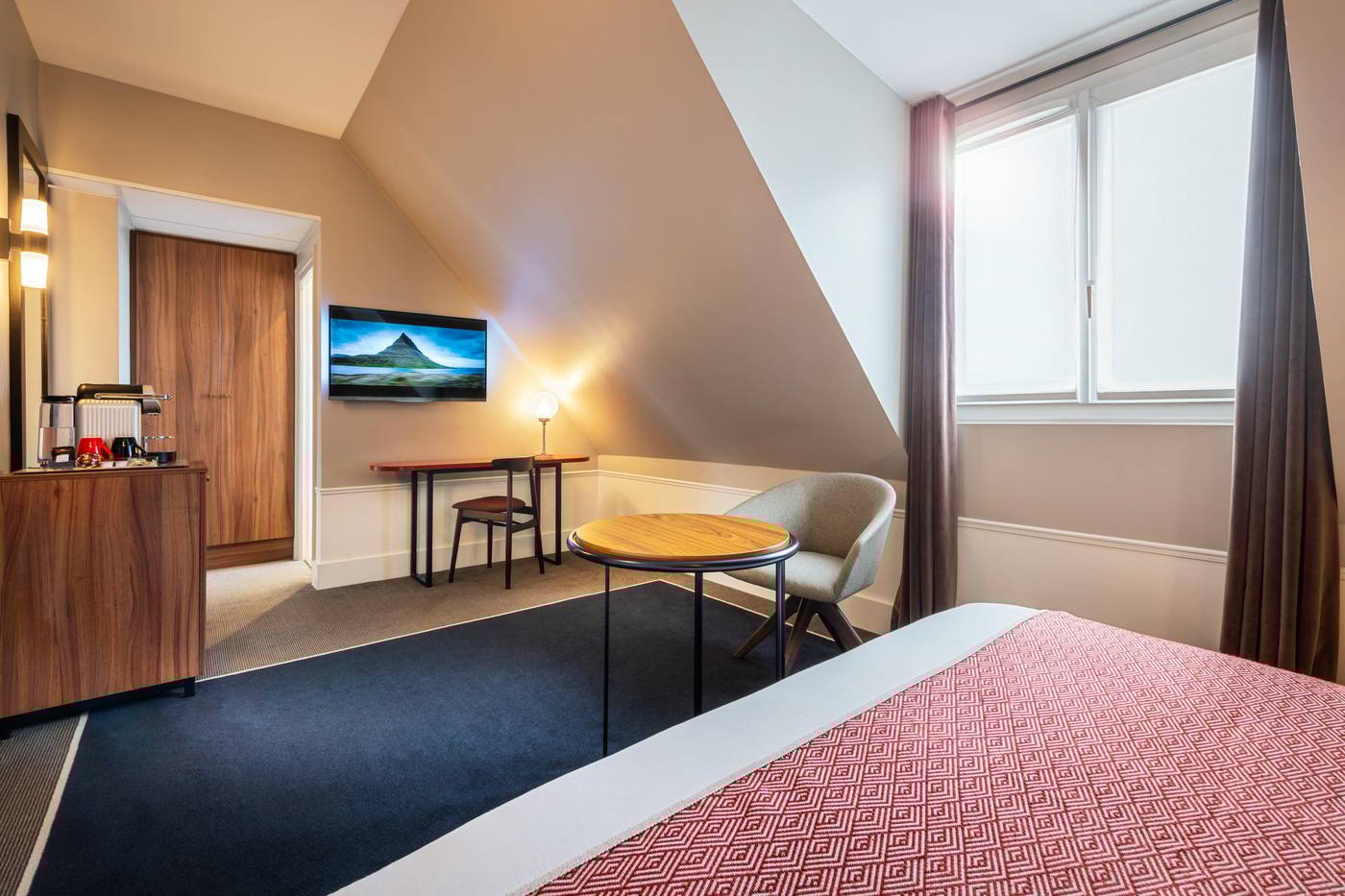 Holiday-Inn-Paris-Gare-de-Lyon-Bastille-Room-7