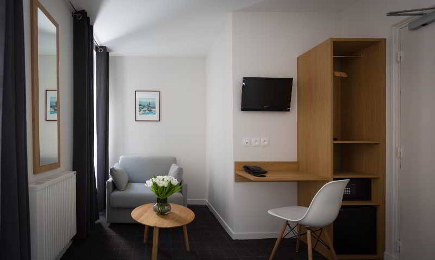 Mirabeau-Eiffel-Room-2