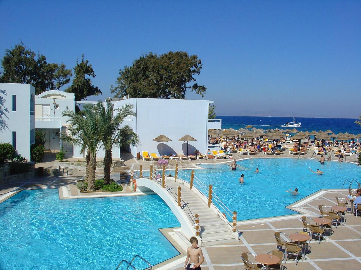 Avra-Beach-Resort-Hotel---Bungalows-Pool-8