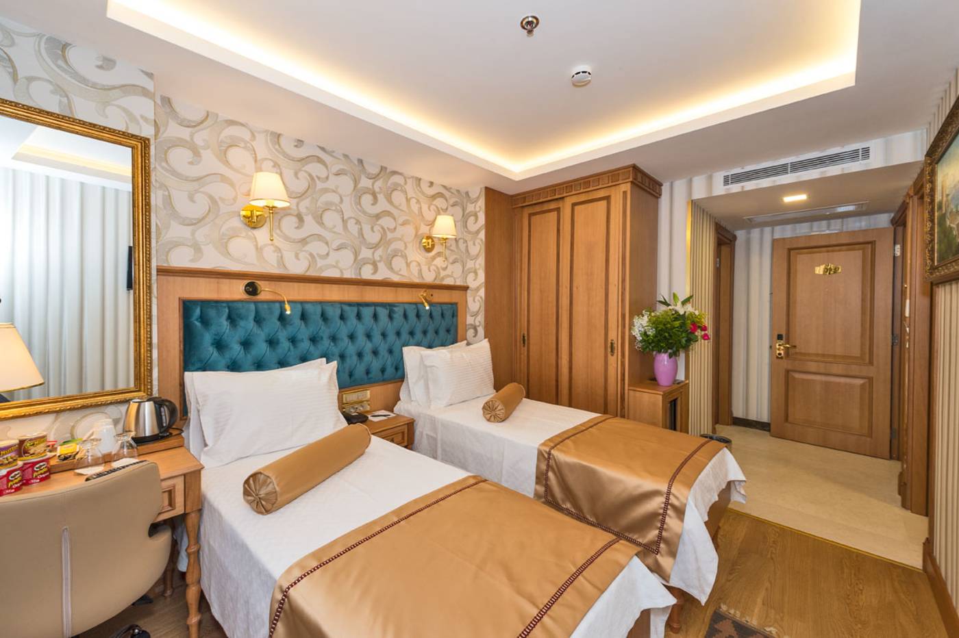 Aprilis-Gold-Hotel-Room-7