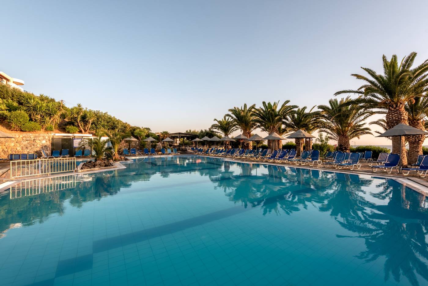Mediterraneo-Hotel-Pool-10