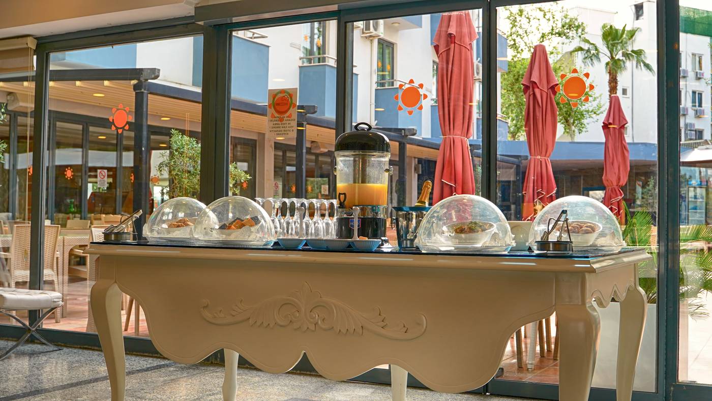 Club-Aqua-Plaza-Lobby-62