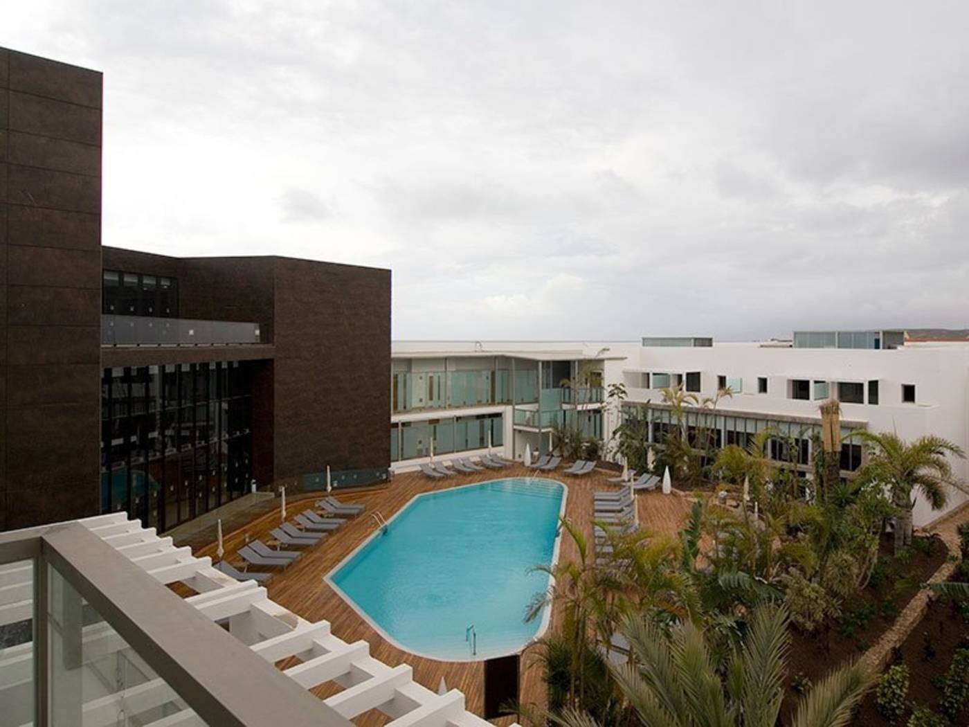 R2-Bahi-a-Design-Hotel---Spa-Wellness---Adult-Only-Pool-8