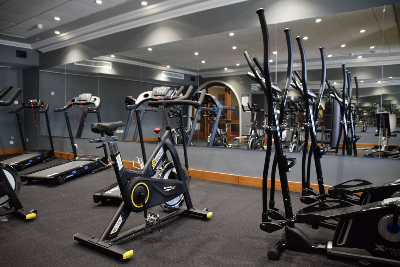 Paradise-Bay-Resort-Hotel-Sports-and-Entertainment-62