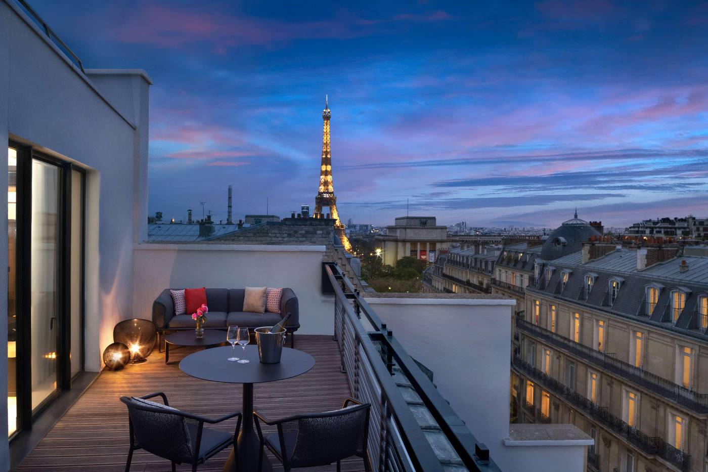 Canopy-By-Hilton-Paris-Eiffel-Tower-Room-8