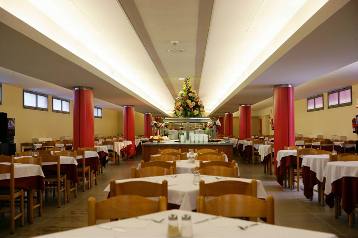 Tossa-Beach---Center-Restaurant-31