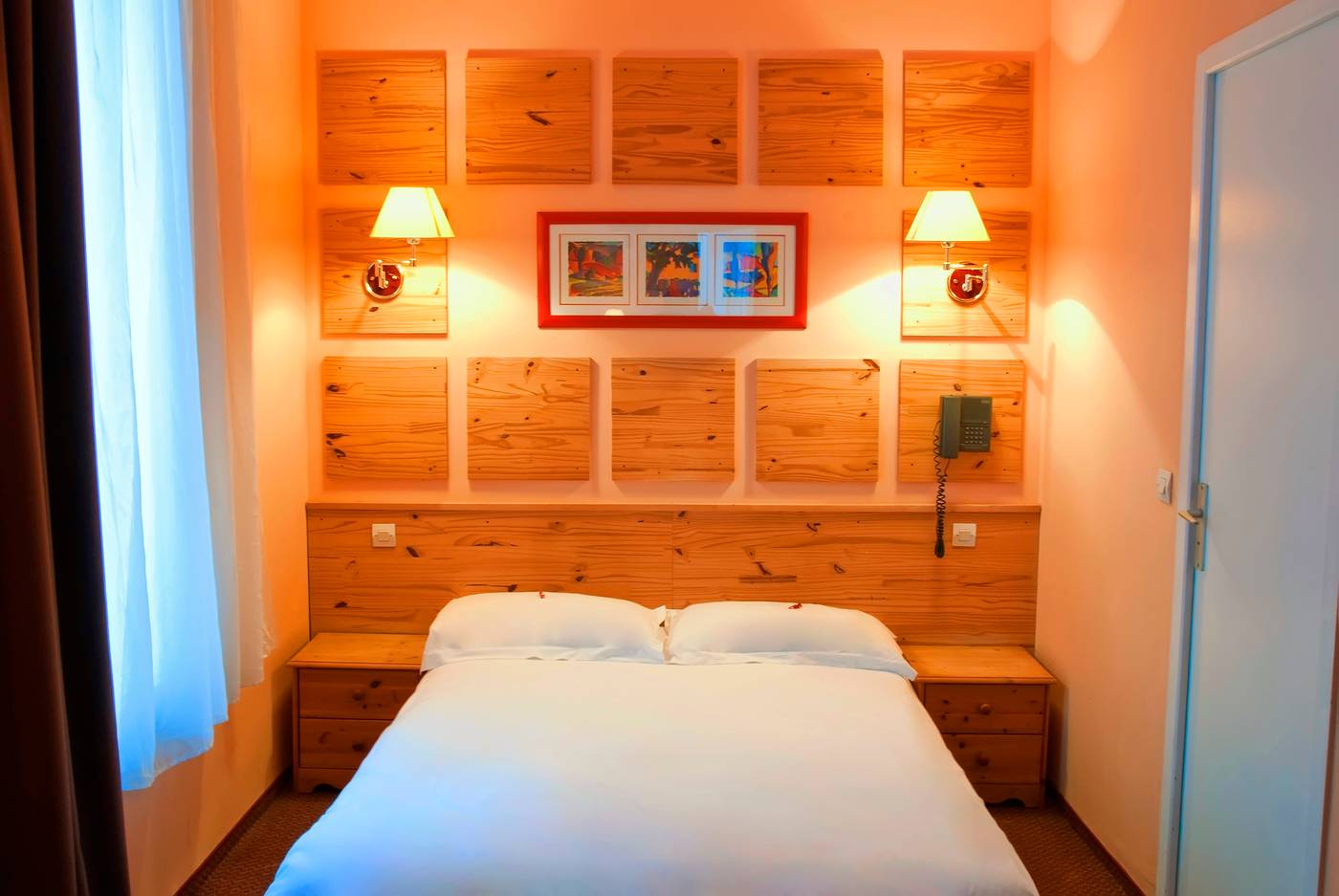 Comte-De-Nice-Room-6