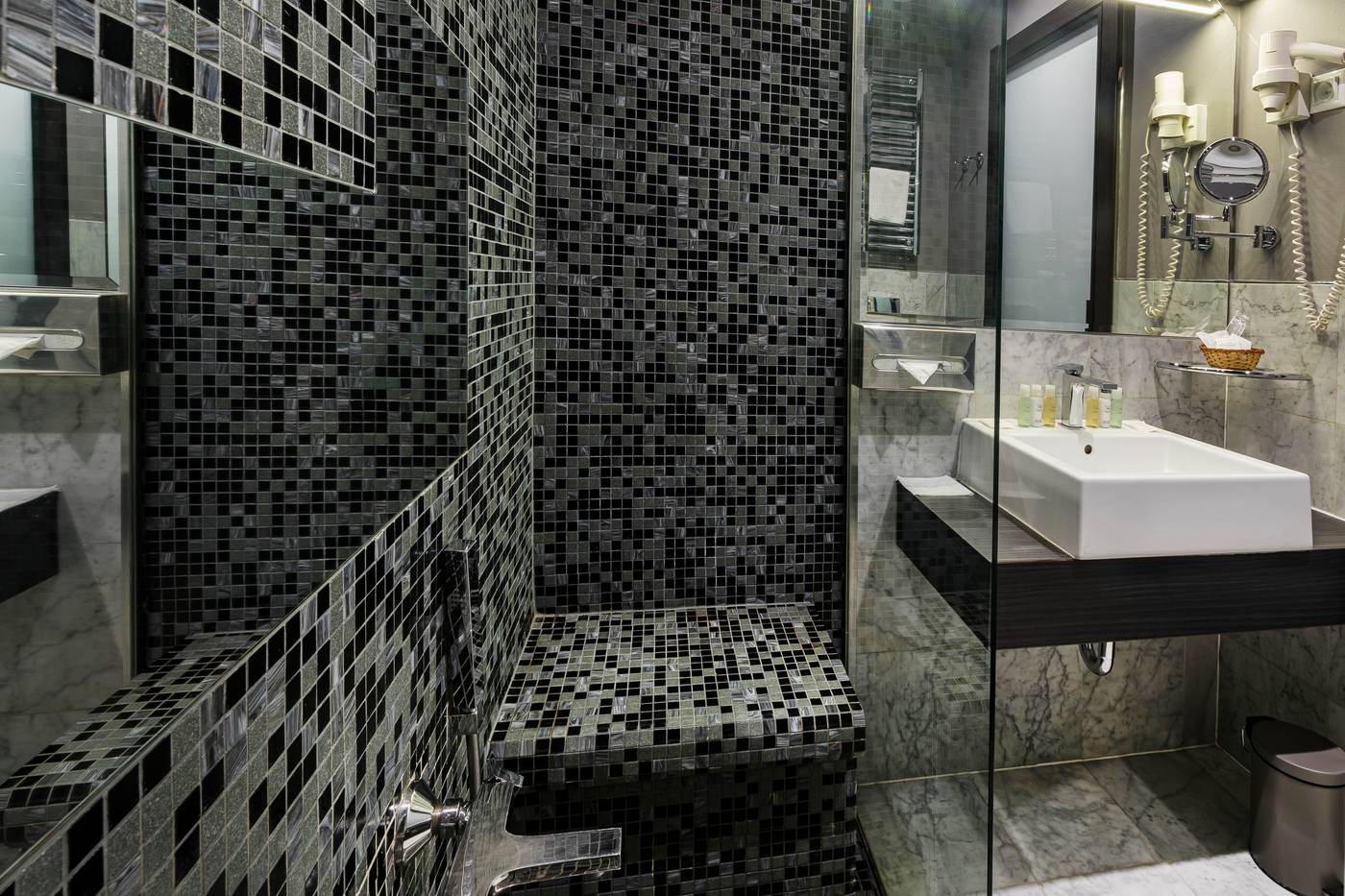 Hotel-Museum-Budapest-Room-48