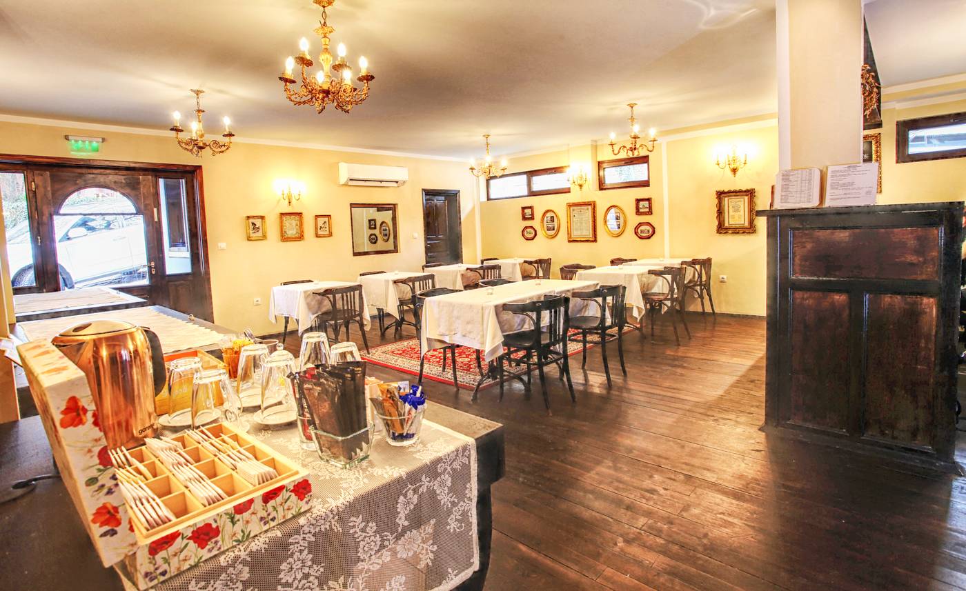 Hotel Evmolpia-Bulgaria-Plovdiv-Lobby-4