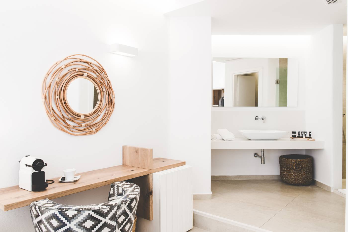 Super-Paradise-Hotel-Room-34