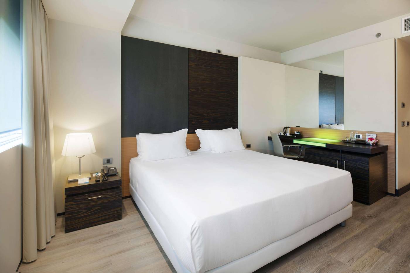 NH-Venezia-Laguna-Palace-Room-21