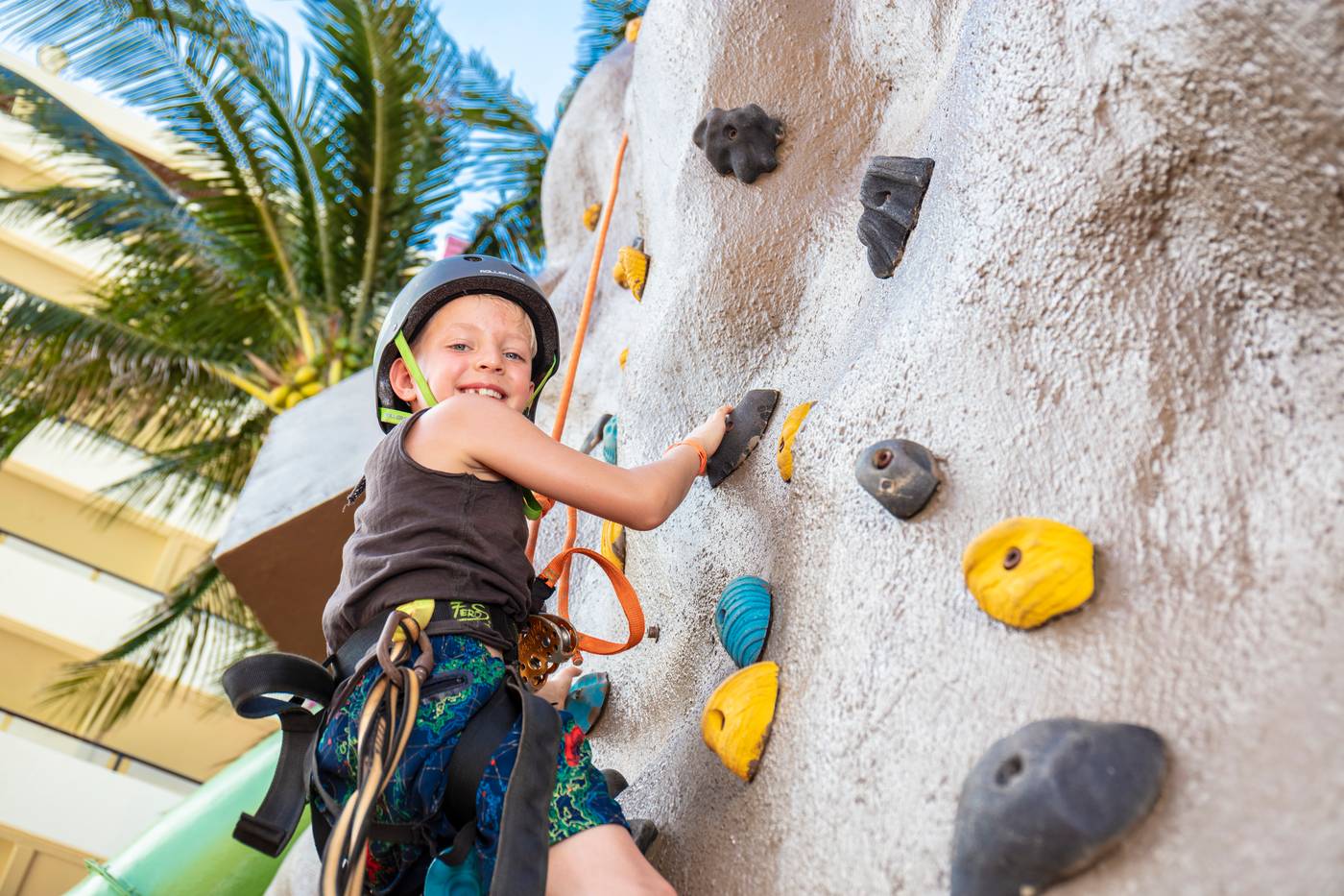 Crown-Paradise-Club-Cancun-Sports-and-Entertainment-62