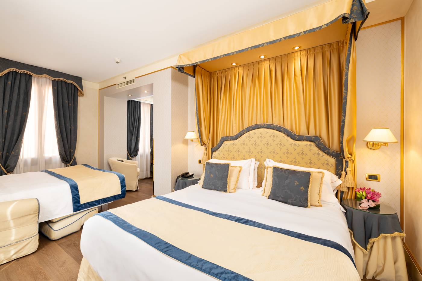 A-La-Commedia-Room-17