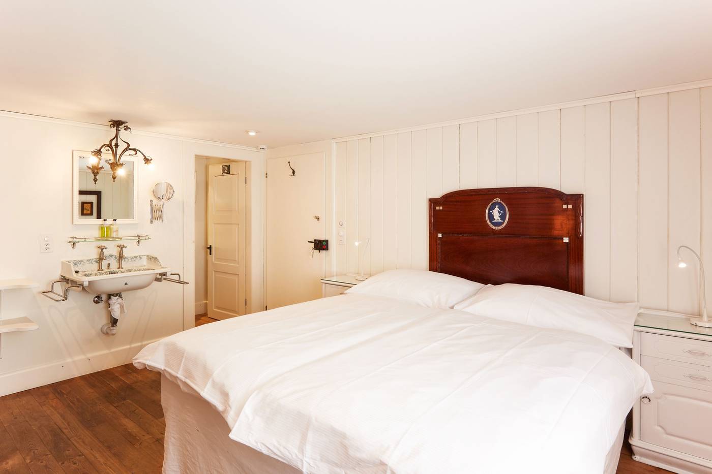 Boutique-Hotel Schluessel-Switzerland-Beckenried-Room-4